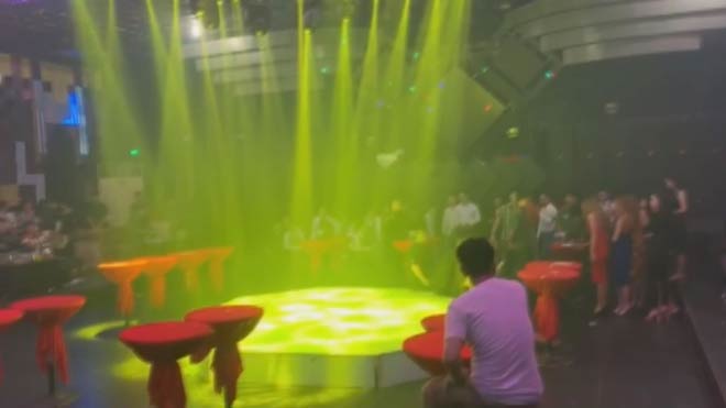 Hàng trăm đối tượng có dấu hiệu sử dụng trái phép chất ma túy trong quán bar Diamond Luxury