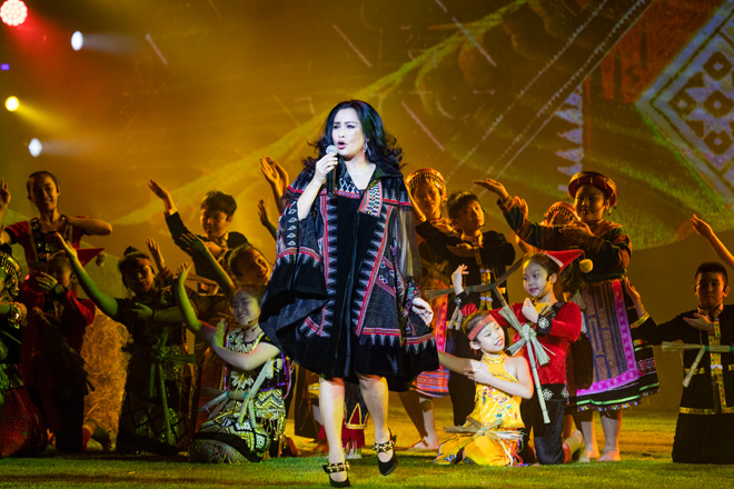 Sau tuyên bố ly hôn, "chuồn chuồn ớt" Ngọc Khuê tỏa sáng trên sân khấu - 4