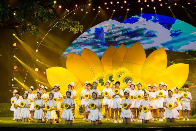 Sau tuyên bố ly hôn, "chuồn chuồn ớt" Ngọc Khuê tỏa sáng trên sân khấu - 5