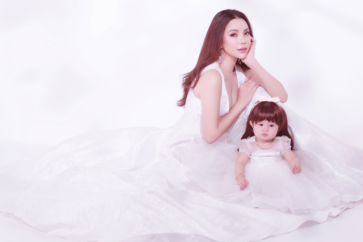 Người đẹp cố gắng mang mọi thứ tốt đẹp cho con gái