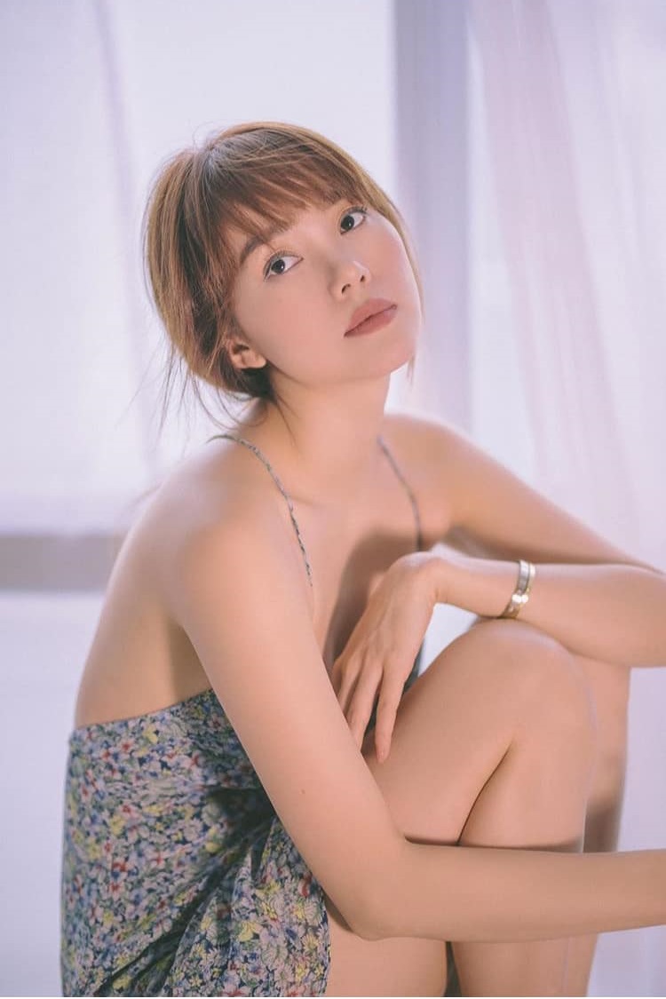 Kiểu tóc mái bằng giúp người đẹp "hack" tuổi.