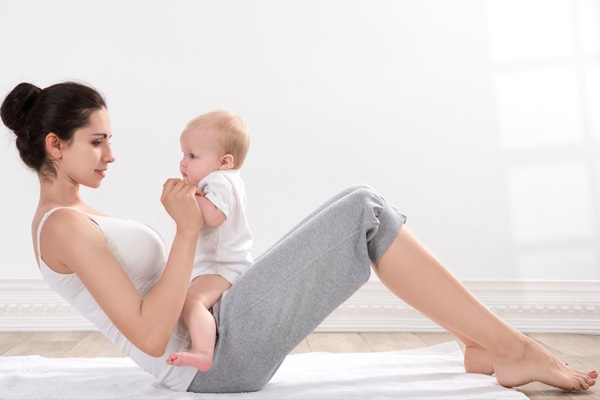 Tập luyện nhẹ nhàng là giải pháp tốt cho bạn khi muốn lấy lại dáng sau sinh