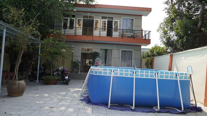 Bên ngoài cơ sở lưu trú mà du khách phản ánh