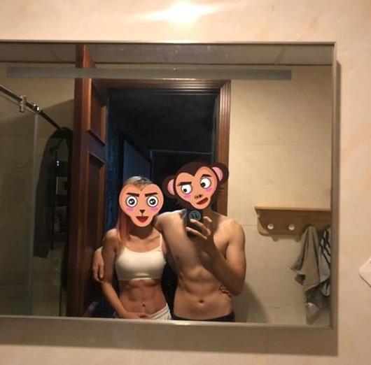 Trên trang cá nhân, Khởi My cũng thường đăng ảnh mặc áo hở bụng hoặc ảnh tập gym, tiết lộ bí quyết giữ dáng.