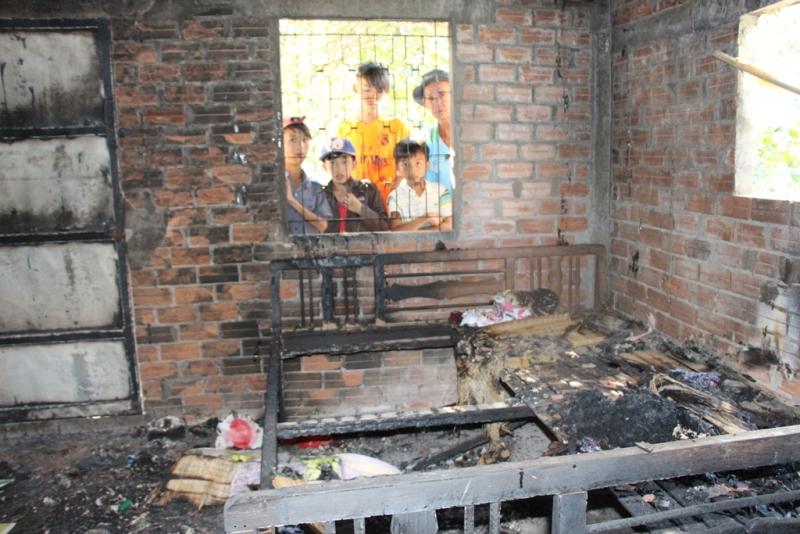 Hiện trường bên trong căn nhà xảy ra vụ cháy.