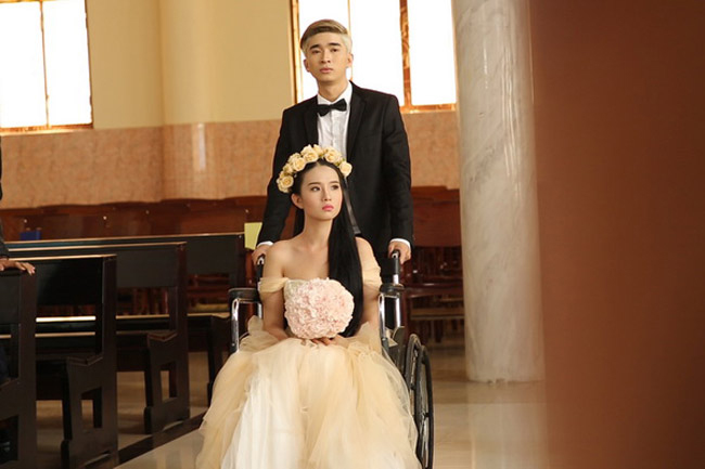 Trong MV "Sự thật sau một lời hứa", Chi Dân hợp tác với hot girl Minh Trúc.