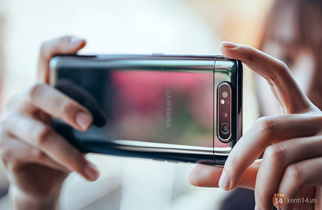 ‘Làm video triệu view không khó’ với camera trượt xoay của Galaxy A80 - 2
