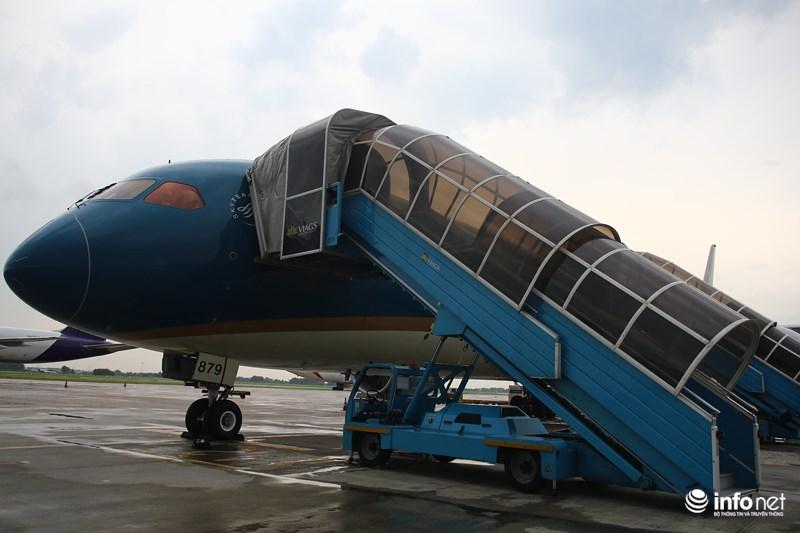 Ngày 20/8, Vietnam Airlines đã chính thức đưa chiếc Boeing 787-10 Dreamliner mang số hiệu VN-A879 vào khai thác sử dụng.