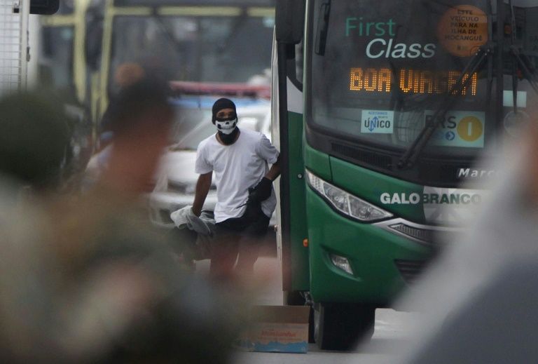 Nghi phạm cướp xe buýt ở Brazil