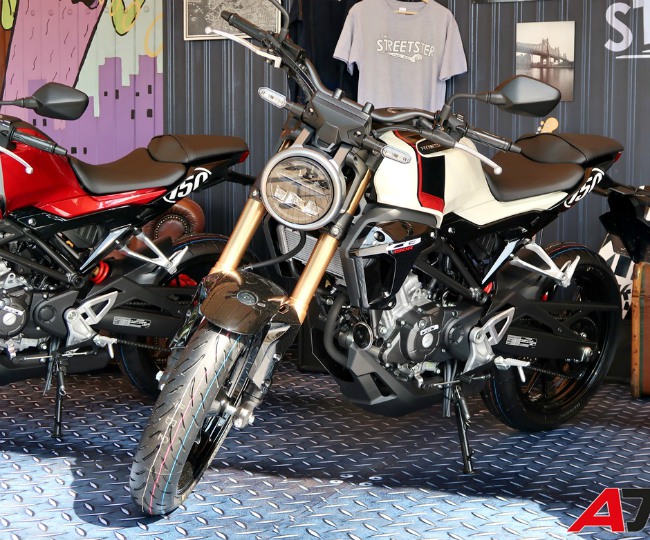 Tại Thái Lan, CB150R tiêu chuẩn có giá niêm yết là 99.800 baht (75,3 triệu VNĐ).