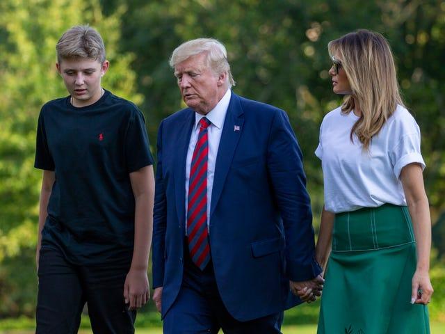 Thế giới - 2 năm, quý tử út 13 tuổi của ông Trump vọt cao hơn cả bố mẹ