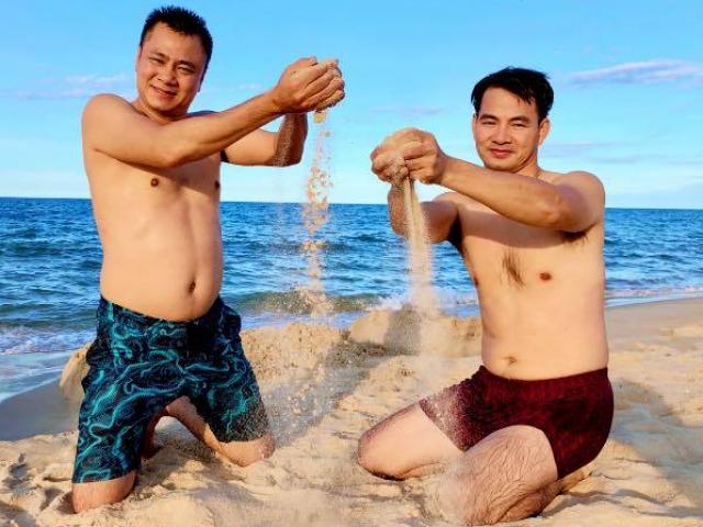 Đời sống Showbiz - Ảnh đi biển của Xuân Bắc, Tự Long bất ngờ "gây sốt"