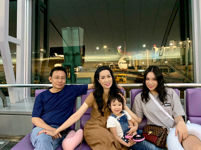 Vợ chồng Trịnh Kim Chi có hai con gái, một con gái lớn sắp tới học tại trường quốc tế RMIT.