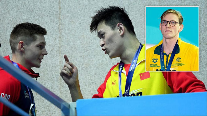 Sun Yang (giữa) bị các đối thủ chọc tức nhiều lần ở giải bơi vô địch thế giới tại Hàn Quốc hồi tháng 7