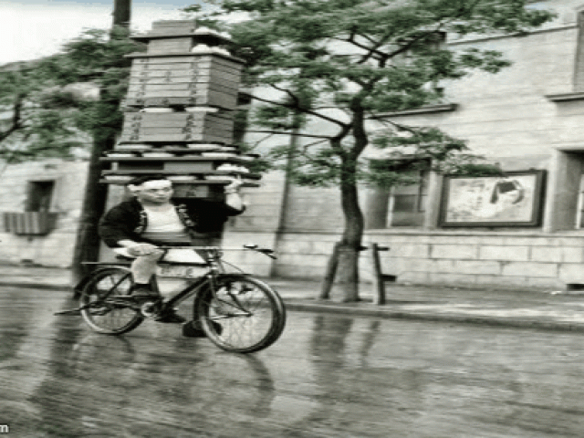 Bạn trẻ - Cuộc sống - Shipper Nhật Bản gần 100 năm trước "chất" nhất quả đất