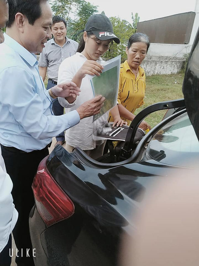 Nữ sinh nghèo xứ Nghệ được lãnh đạo trường Nhân văn về tận nhà đón ra Hà Nội nhập học - 3