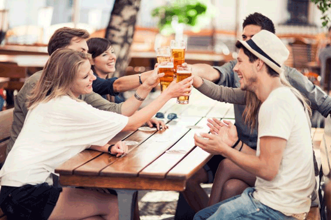 3. Tuyệt đối không uống rượu một mình: Những người uống rượu 1 mình thường tăng dần số lượng một cách nhanh chóng.
