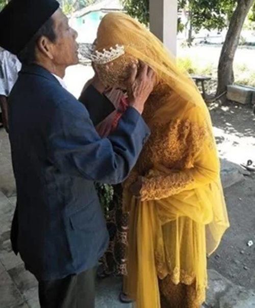 Ông Sudirgo được xem là pháp sư nổi tiếng trong vùng.