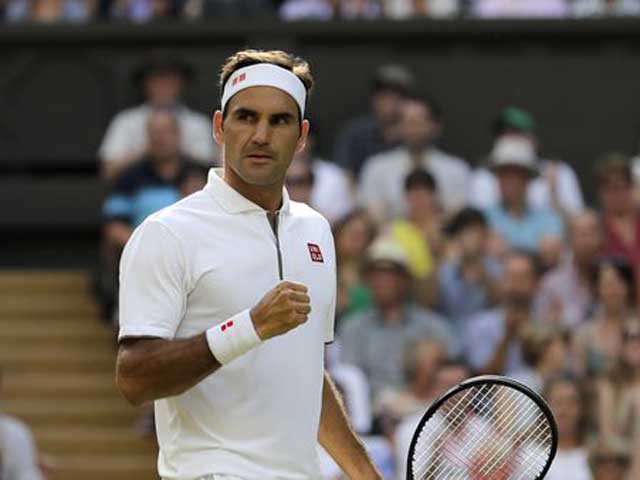 Federer ở trận chung kết Wimbledon 2019 với Djokovic