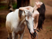 Người kêu như tiếng ngựa hí?