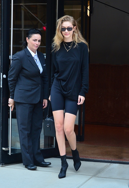 Học Gigig Hadid mặc đẹp kiểu quần đạp xe biker short - 8