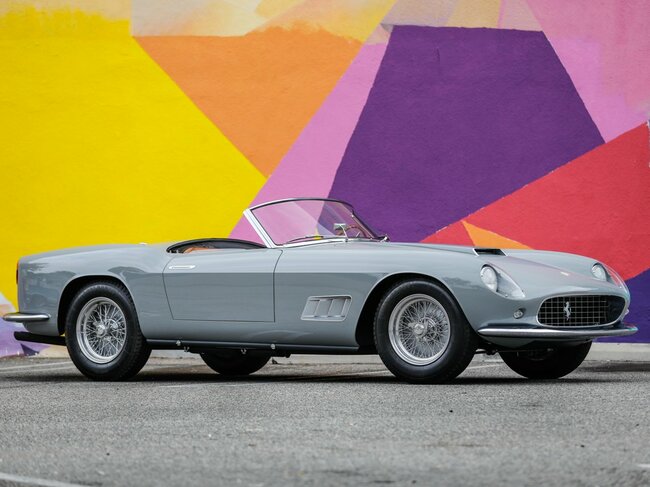 1958 Ferrari 250 GT LWB California Spider: 13 triệu đô la (hơn 300 tỷ VND). Ferrari chỉ sản xuất 50 chiếc xe dòng Spider với chiều dài LWB.