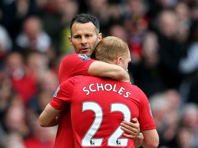 Bóng đá - Dàn huyền thoại MU đấu Man City: Giggs, Scholes chọi Aguero & Balotelli