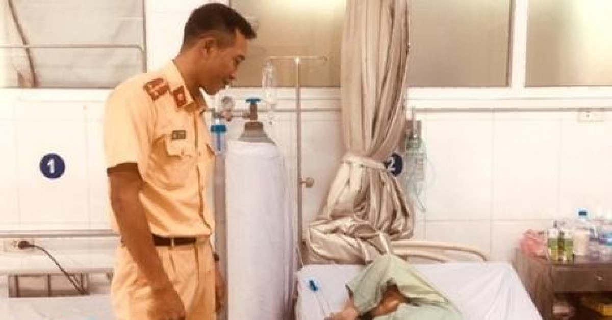 Tin tức trong ngày - CSGT cứu sống cô gái tự tử giữa dòng nước xiết