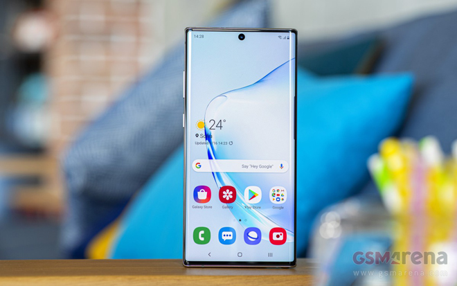 Thiết kế mặt trước của cặp Galaxy Note 10 khá giống nhau.