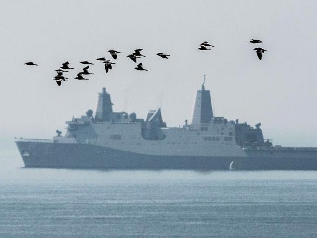 Mặc Trung Quốc, Mỹ đưa tàu chiến đi qua Eo biển Đài Loan