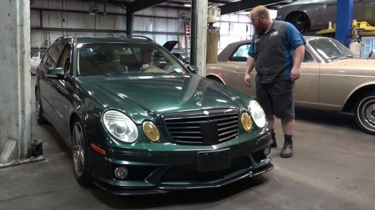 Chiếc xe Mercedes mới được Tyler Hoover mua lại với giá khoảng 300 triệu VND (Nguồn: Carscoops)