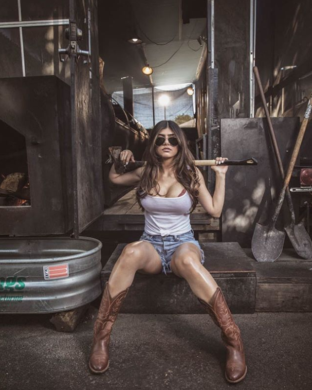 Mỹ nhân đình đám Mia Khalifa tiết lộ mức lương bèo bọt - 2