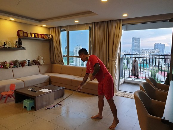 So mức độ chiều vợ con của hai ông bố đông con Tuấn Hưng - Lý Hải - 3