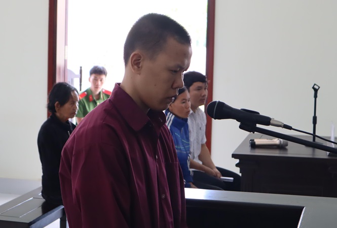 Nguyễn Hoài Nhanh tại phiên tòa sáng 23/8