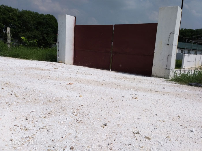 Trang trại chăn nuôi lợn của ông Mừng luôn trong tình trạng khóa kín sau "bão" dịch DTLCP.