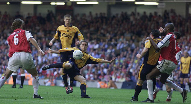 Owen giúp Liverpool giật cúp FA năm 2001 từ tay Arsenal