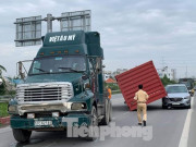 Tin tức trong ngày - 'Quan tài bay' trên phố