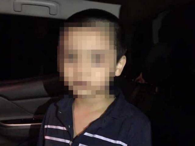 Tin tức trong ngày - Lạc bố ở siêu thị, bé trai một mình đi bộ trên cao tốc