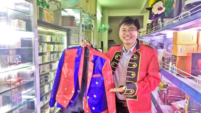 Một cửa hàng bán đạo cụ ảo thuật tại TPHCM. Ảnh: T.N.A