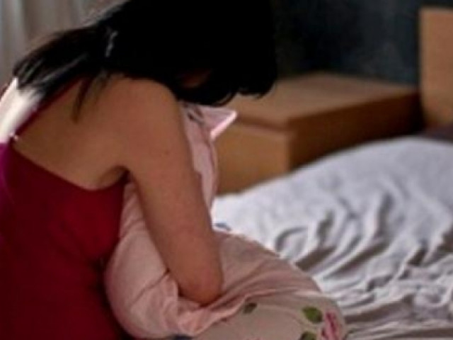 Bạn trẻ - Cuộc sống - Kiệt sức khi đêm nào chồng cũng bắt chat sex, không chiều lại làm mình làm mẩy