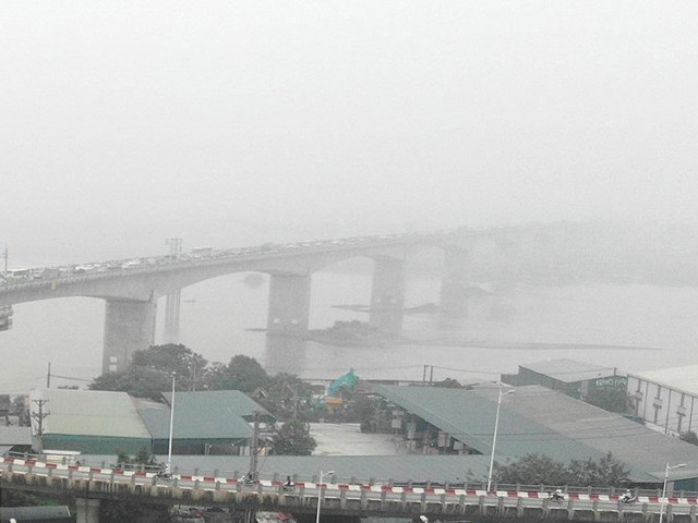Tin tức trong ngày - Hà Nội mịt mù trong sương trong buổi sáng chớm Thu