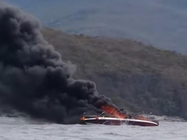 Tin tức trong ngày - Cháy ca nô chở khách trên vịnh Nha Trang, 2 người bị bỏng nặng