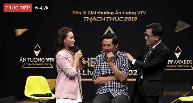Khán giả yêu cầu hai bố con&nbsp;ông Sơn hát lại ca khúc phim "Cảm&nbsp;ơn con nhé" 