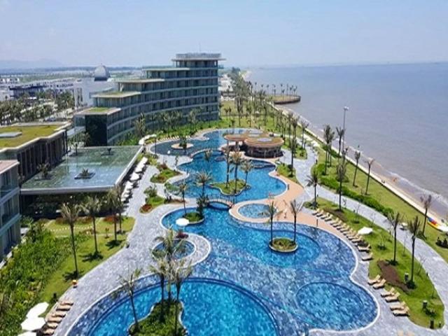 Thị trường - Tiêu dùng - Khách sạn đội giá 20% vẫn "cháy phòng", tăng cường xe phục vụ du khách