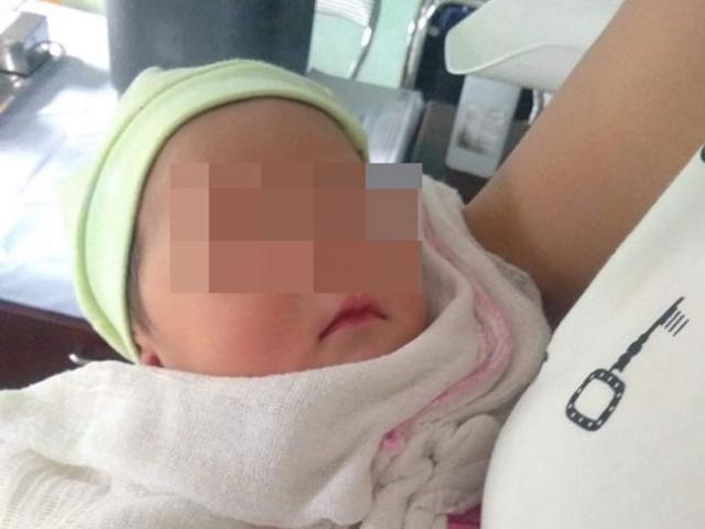 Tin tức trong ngày - Bé gái cực đáng yêu bị bỏ rơi ngoài đường không lời nhắn nhủ