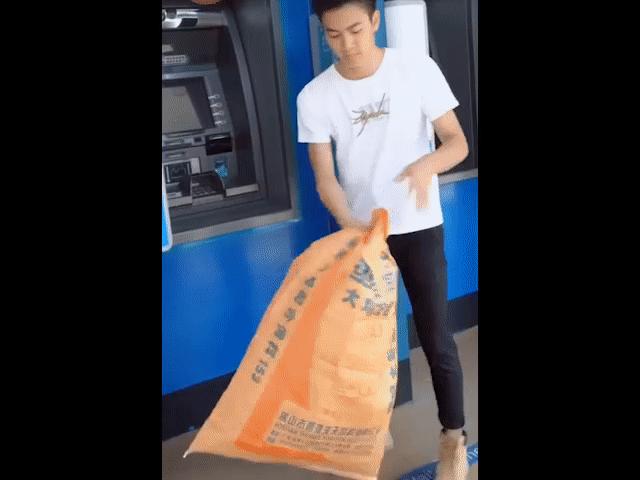 Video Clip Cười - Sức nặng đồng tiền vào những ngày cuối tháng