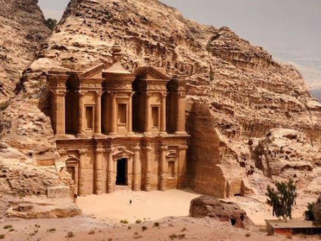 Du lịch - Khám phá thành cổ kỳ bí ẩn mình trong khe núi