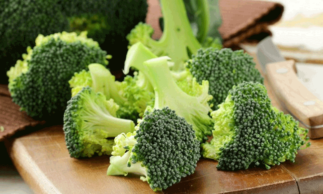 14. Súp lơ xanh giúp ngăn ngừa tích tụ mỡ trong gan. Ăn nhiều rau xanhnhư rau bina, cải Brussels và cải xoăn cũng mang lại những hiệu quả tương tự.
