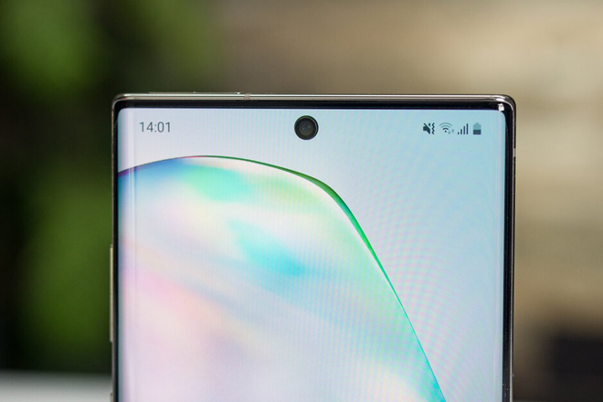 Galaxy Note 10 với camera selfie "mụn ruồi".