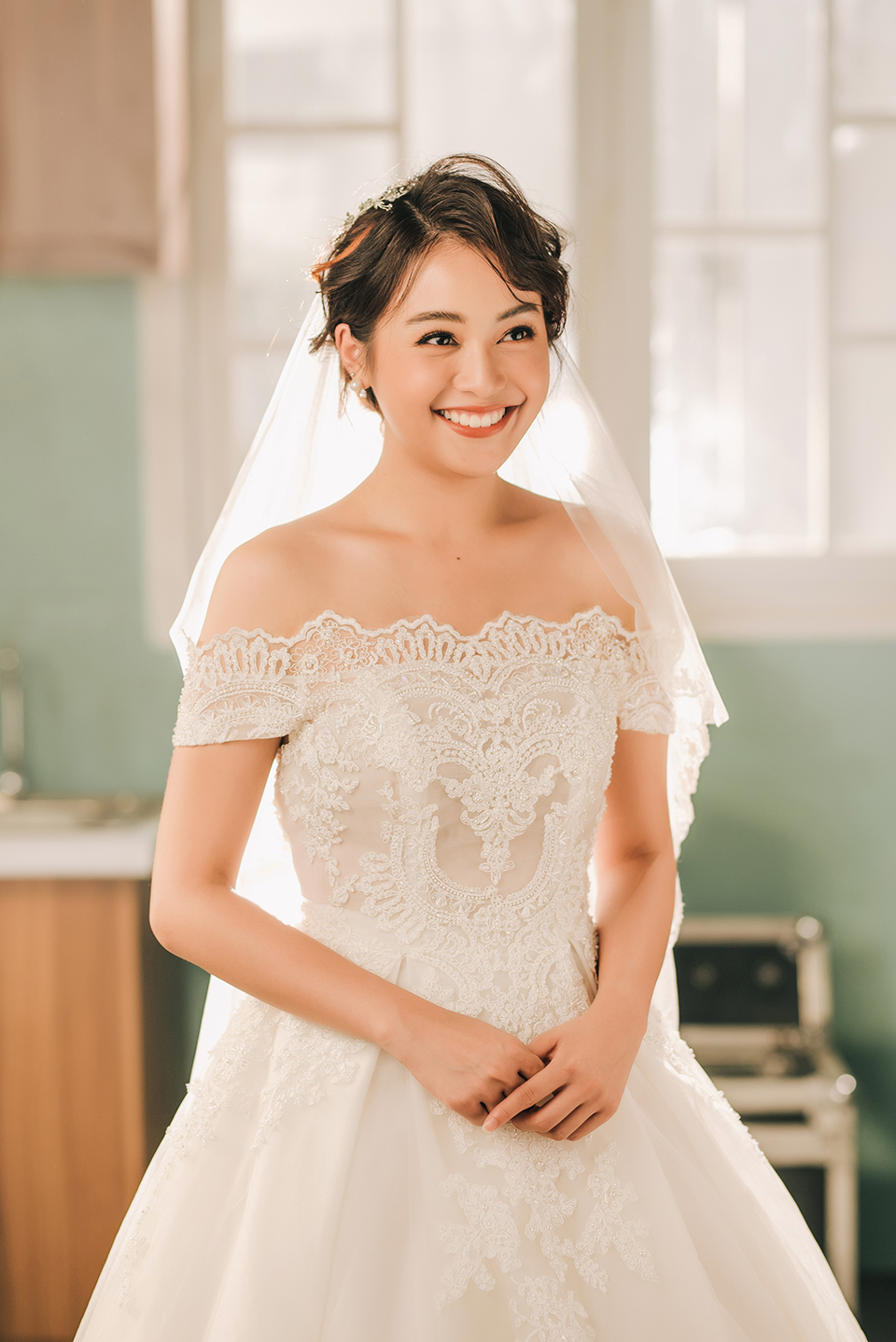 Osad và&nbsp;Eisaya Hosuwan làm cô dâu, chú rể trong MV